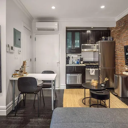 Cozy Chic 2Br Time Square Apartment
